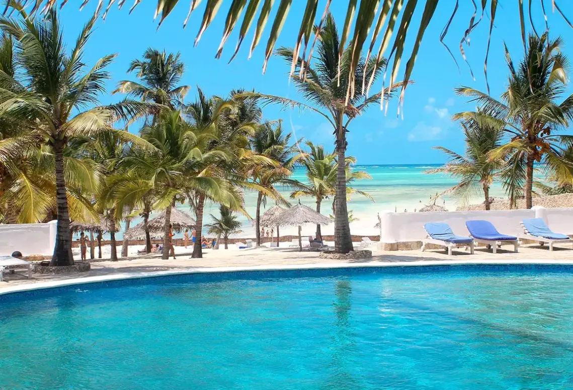 Basen w hotelu Jumbo Resort Watamu
