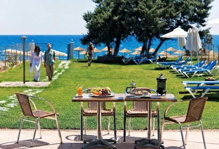 Plaża przy hotelu Katikies Studios Apartments
