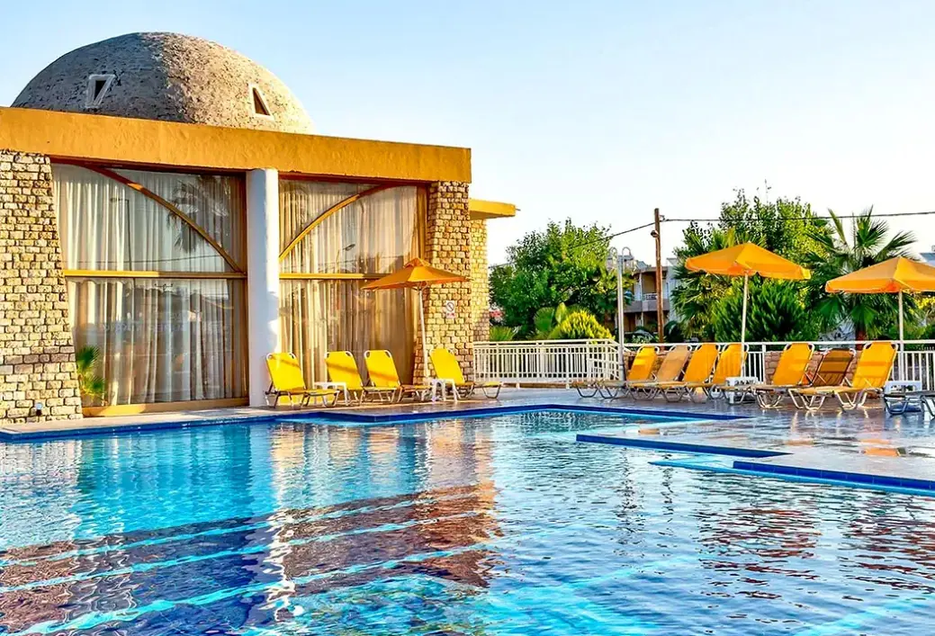 Basen w hotelu Kavros Beach (Chania)