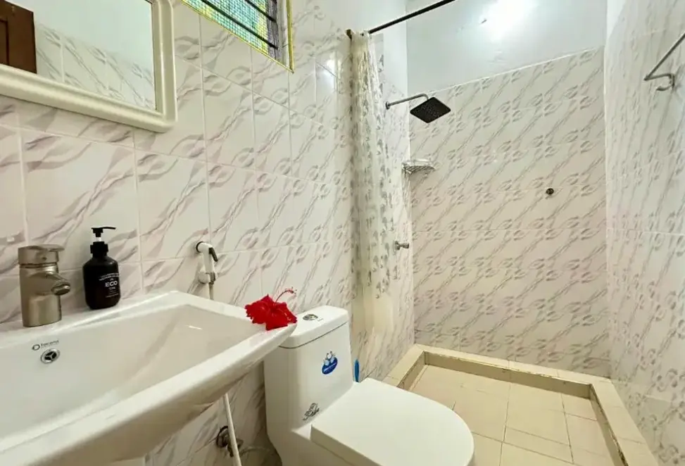 Łazienka w pokoju hotelu Kihori Nungwi Bungalows