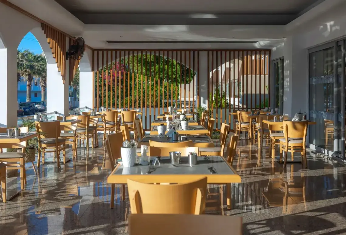 Restauracja i jedzenie w hotelu Kolymbia Bay Art