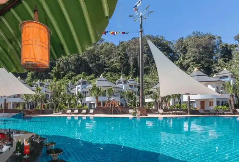 Basen w hotelu Krabi Resort