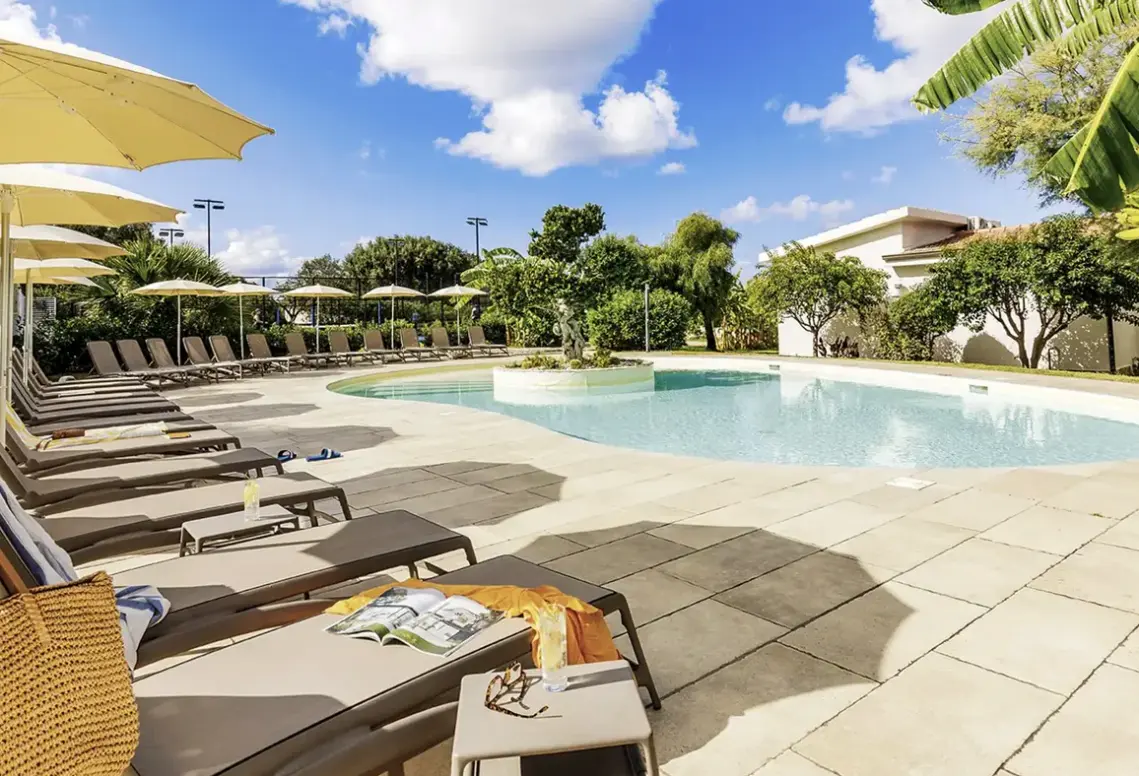 Basen w hotelu La Conchiglia Suites & Spa