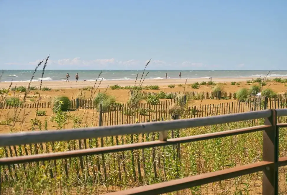Plaża przy hotelu Laguna Grande