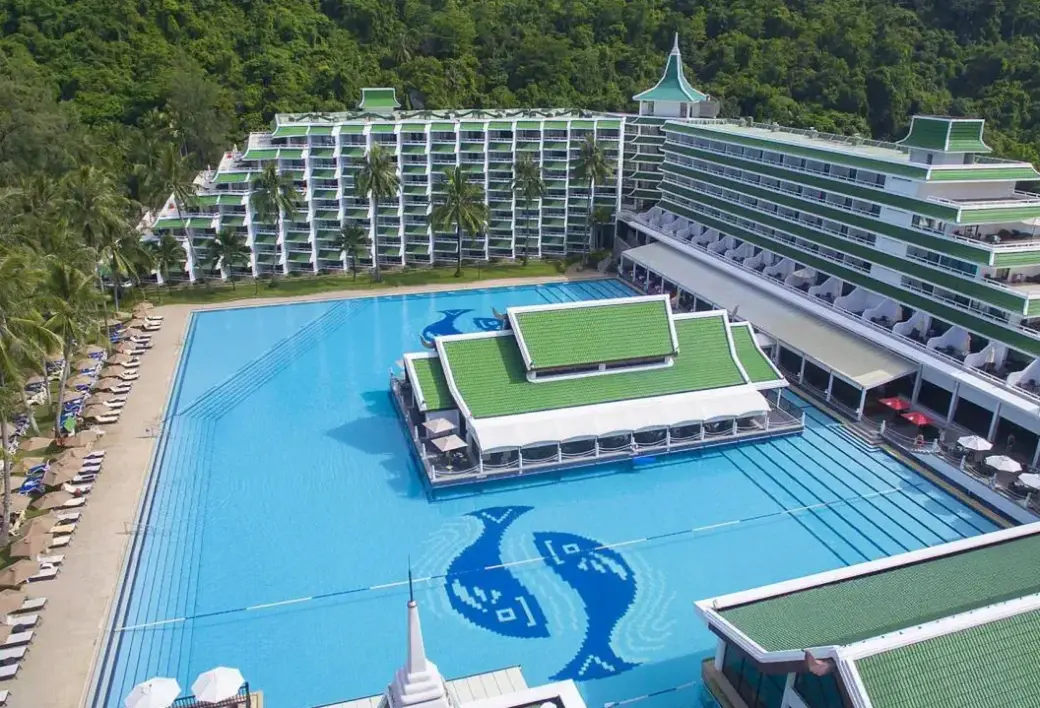Basen w hotelu Le Méridien Phuket Beach Resort