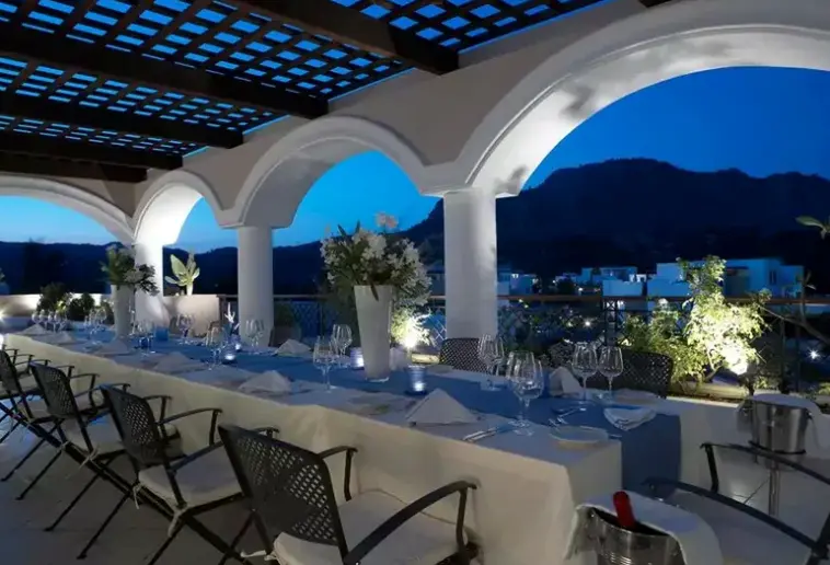 Restauracja i jedzenie w hotelu Lindian Village