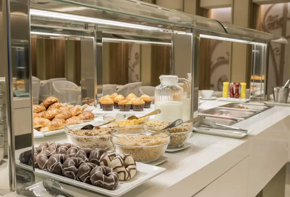 Restauracja i jedzenie w hotelu Lleo (Barcelona)