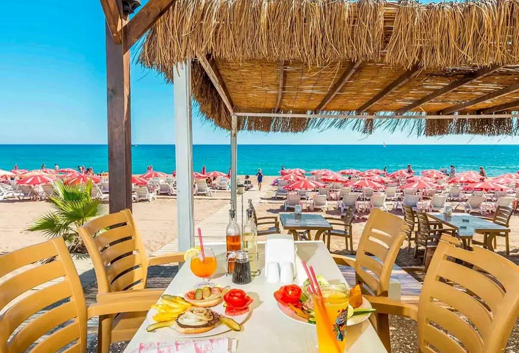 Plaża przy hotelu Lowe Side