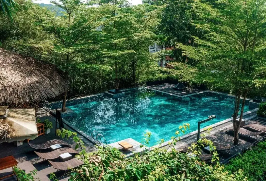 Basen w hotelu M Resort Phu Quoc