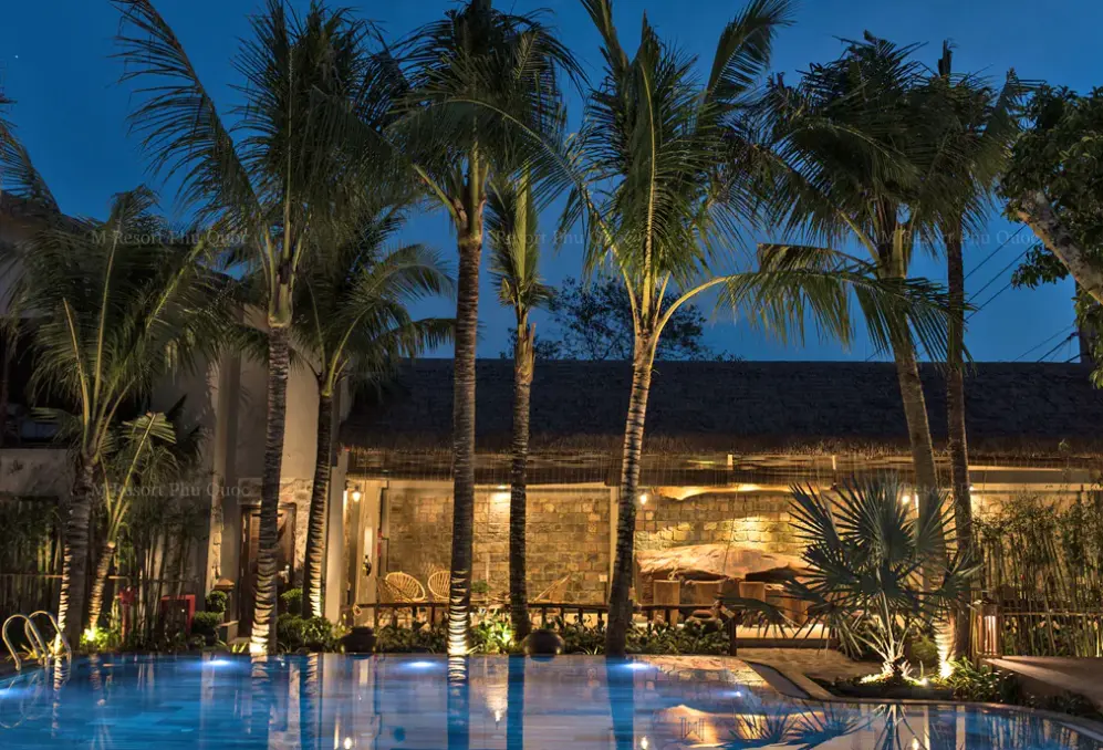 Basen w hotelu M Resort Phu Quoc