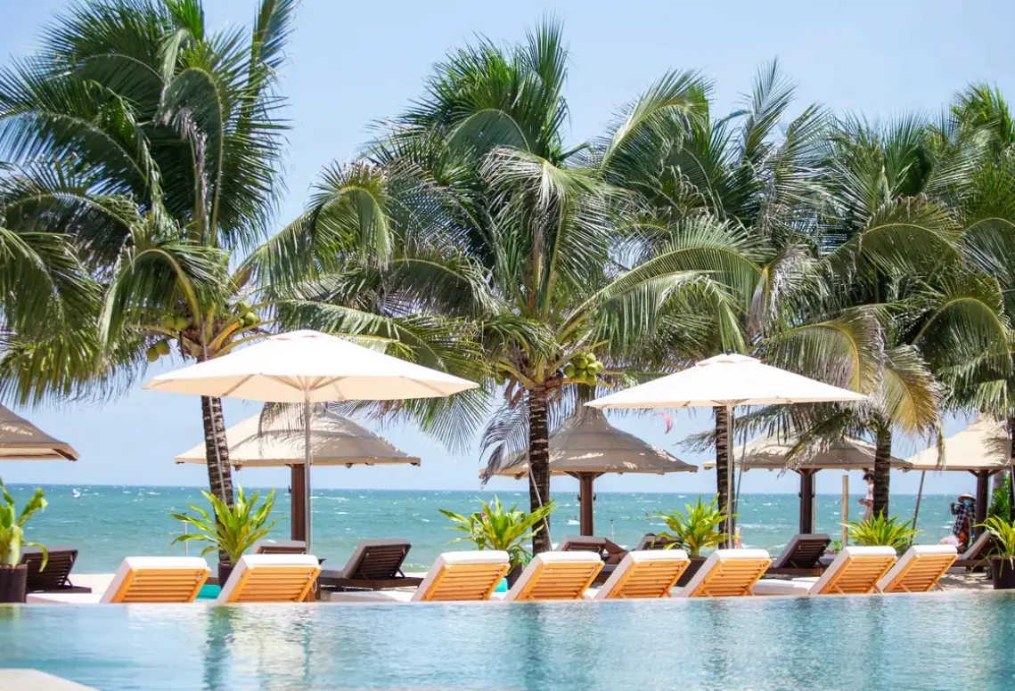 Basen w hotelu Mana Mui Ne Beach Resort