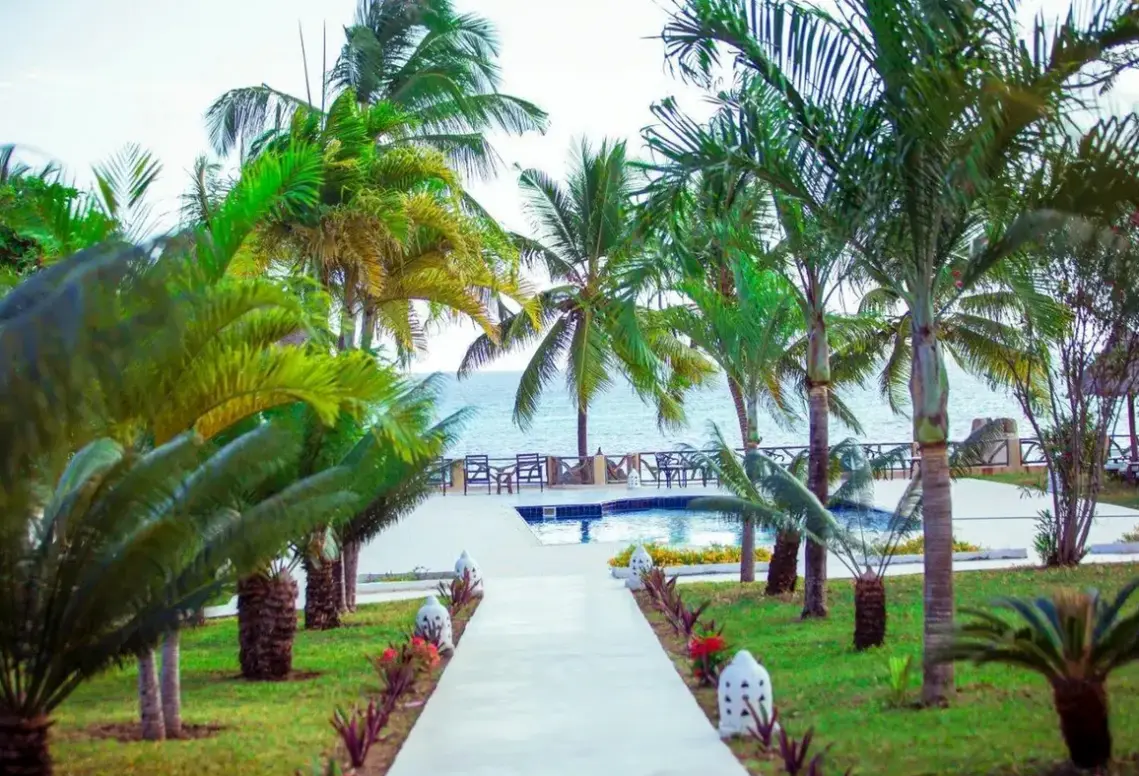 Basen w hotelu Mandarin Resort Zanzibar