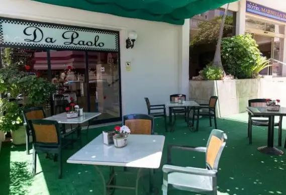 Restauracja i jedzenie w hotelu Marbella Inn