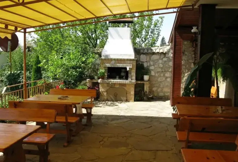Restauracja i jedzenie w hotelu Margarita (Trakata)