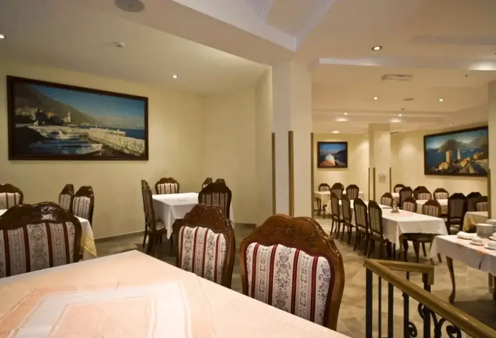 Restauracja i jedzenie w hotelu Marija 2