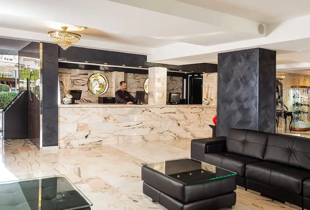Lobby hotelu Marina Portals