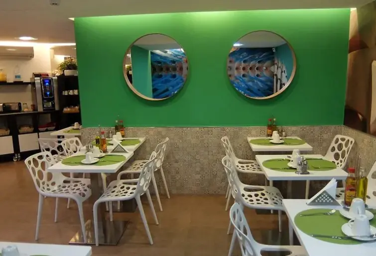 Restauracja i jedzenie w hotelu Medicis