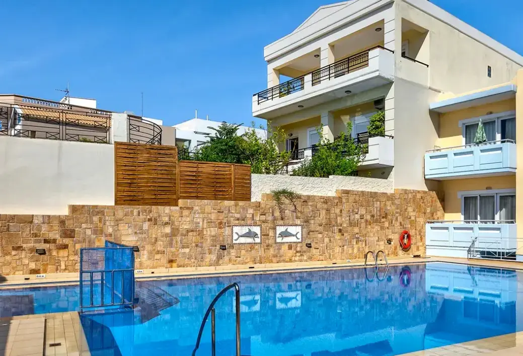 Basen w hotelu Mediterranea (Kato Daratso)