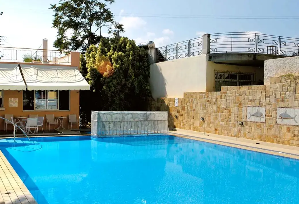 Basen w hotelu Mediterranea (Kato Daratso)
