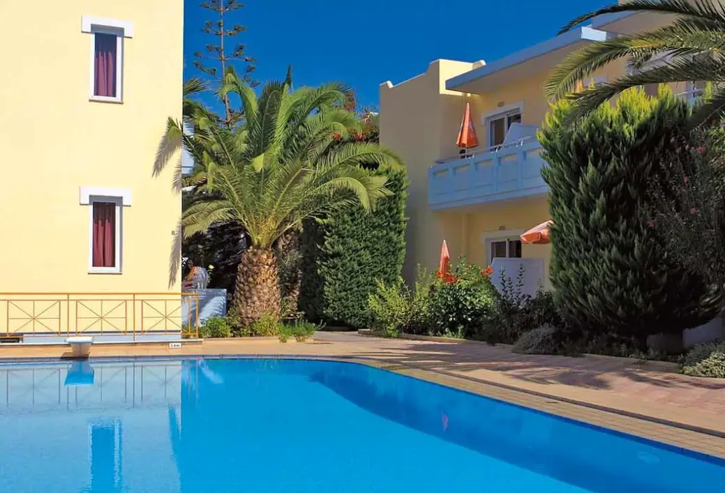 Basen w hotelu Mediterranea (Kato Daratso)