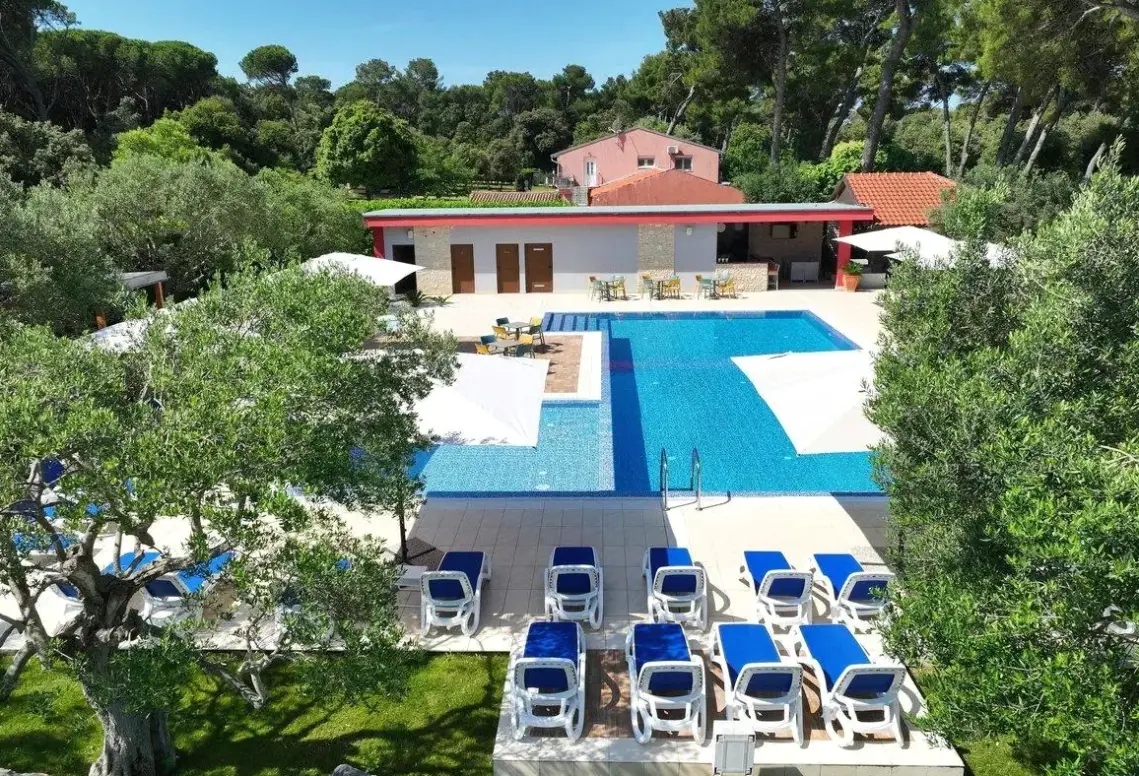Basen w hotelu Mediterranean Village San Antonio
