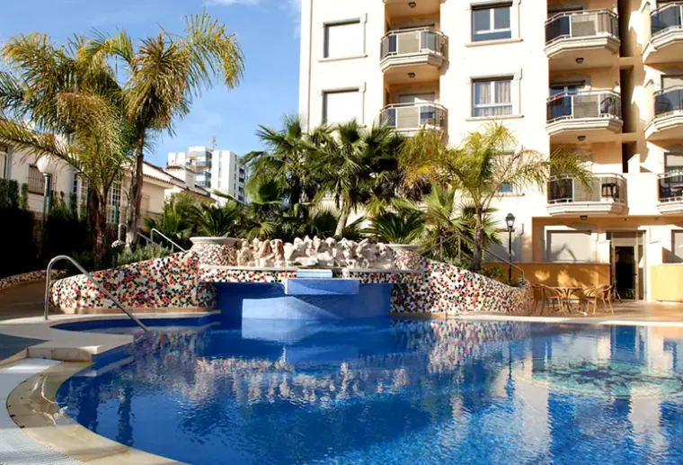 Basen w hotelu Mediterraneo Real