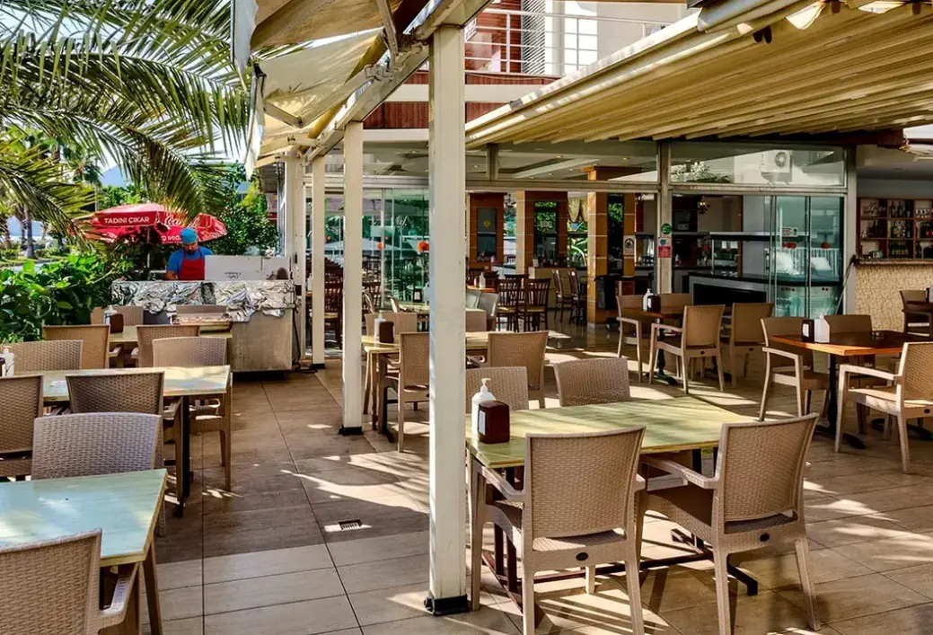 Restauracja i jedzenie w hotelu Melissa Kleopatra