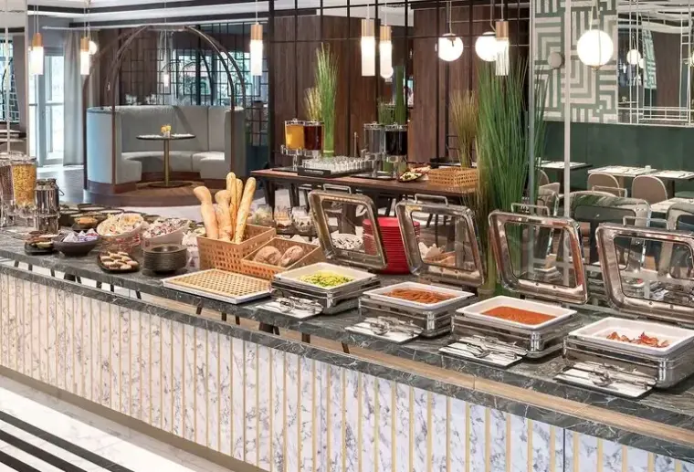 Restauracja i jedzenie w hotelu Metropolo By Golden Tulip