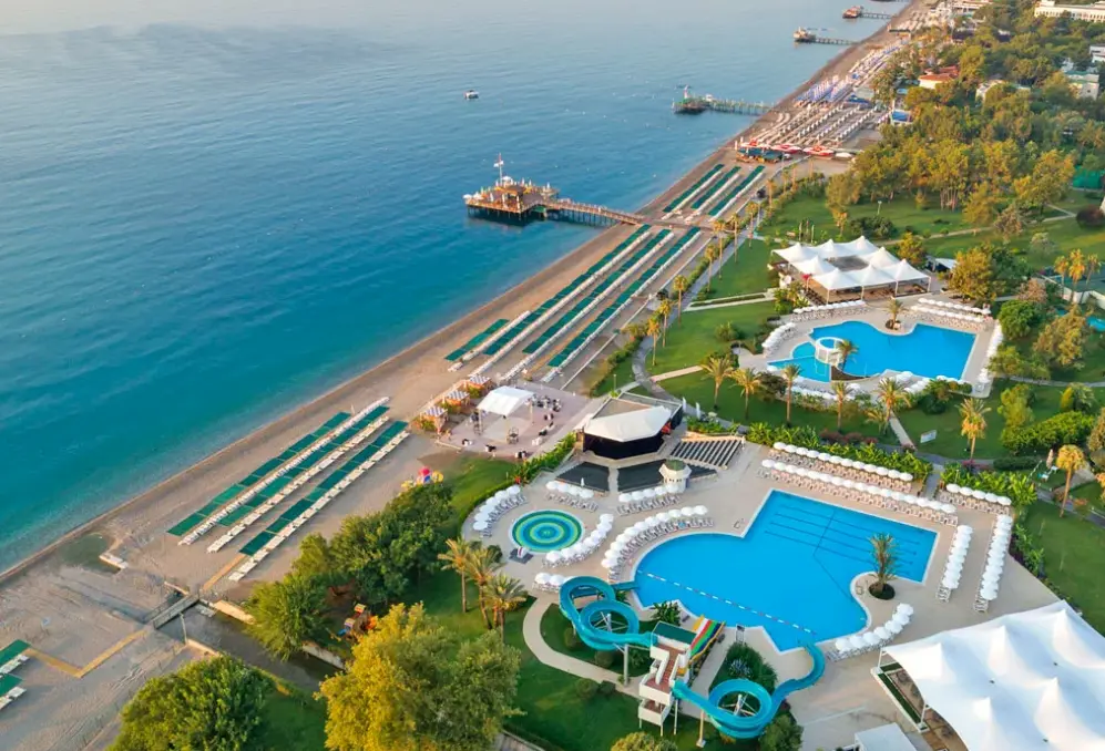 Basen w hotelu Mirage Park Resort