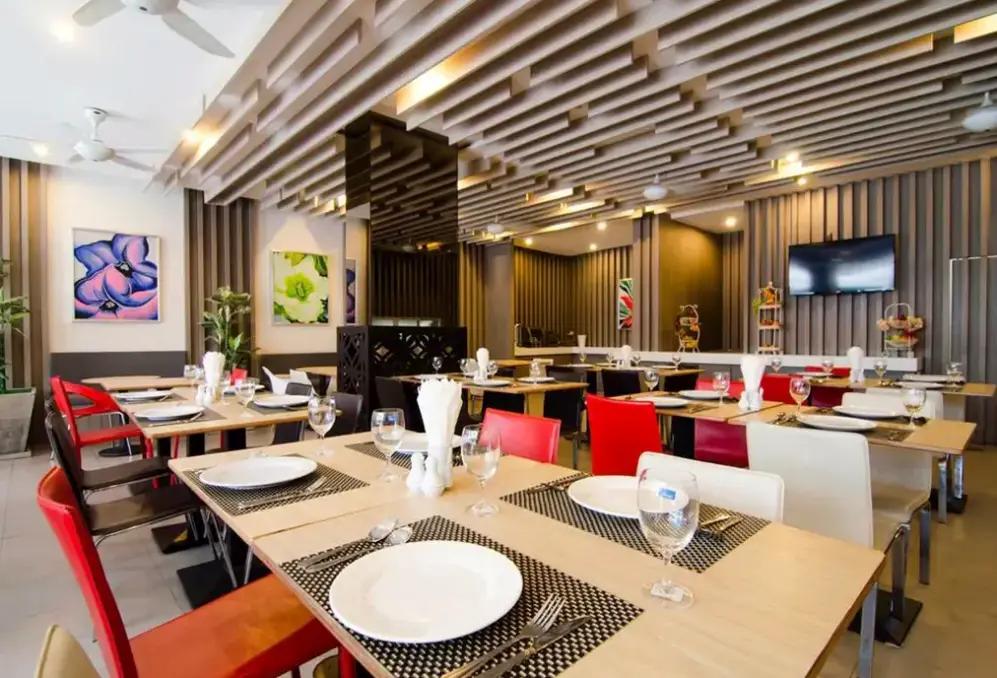 Restauracja i jedzenie w hotelu Mirage Patong