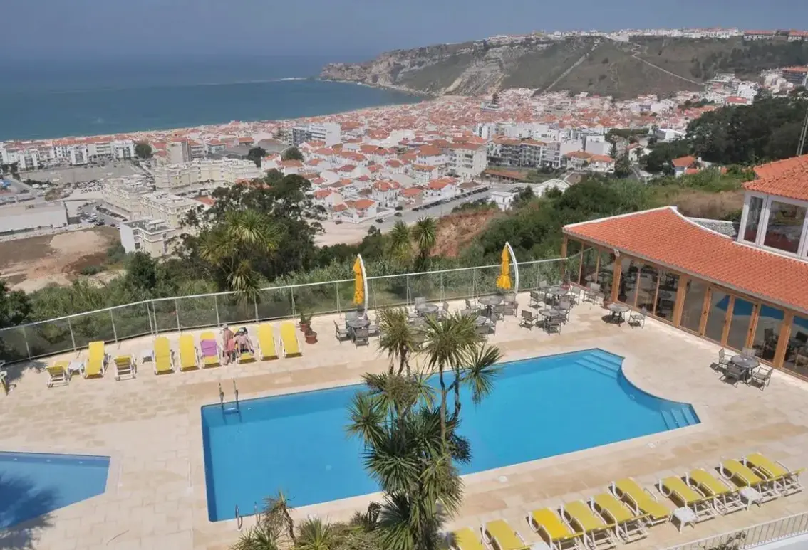 Basen w hotelu Miramar Nazare