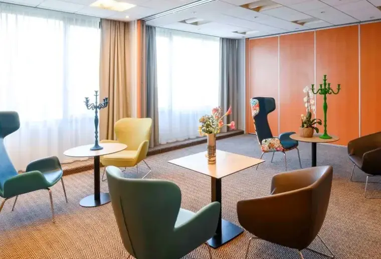 Lobby hotelu Novotel Paris Creteil Le Lac