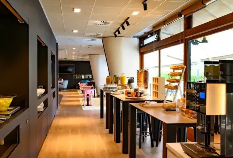 Restauracja i jedzenie w hotelu Novotel Paris Creteil Le Lac