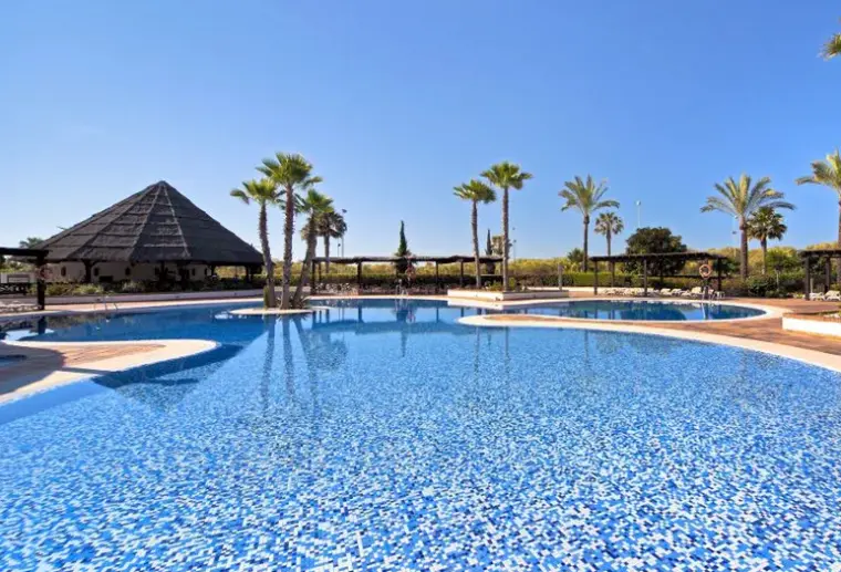 Basen w hotelu Occidental Isla Cristina (ex. Barcelo)