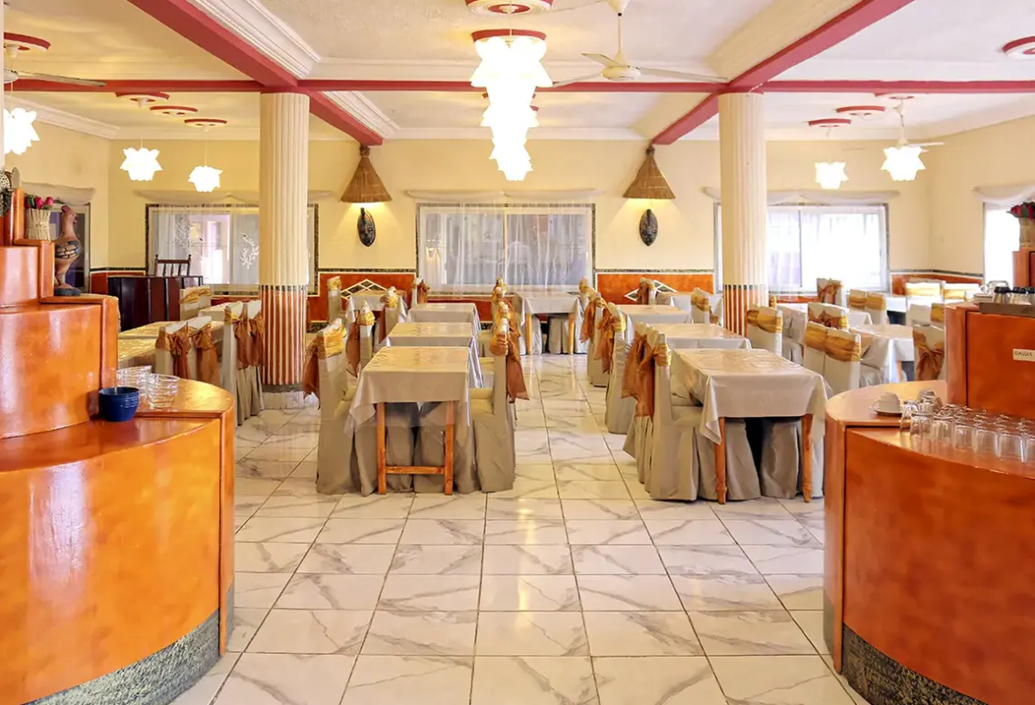 Restauracja i jedzenie w hotelu Palm Beach