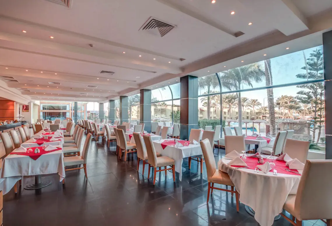 Restauracja i jedzenie w hotelu Palm Beach Resort (Hurghada)