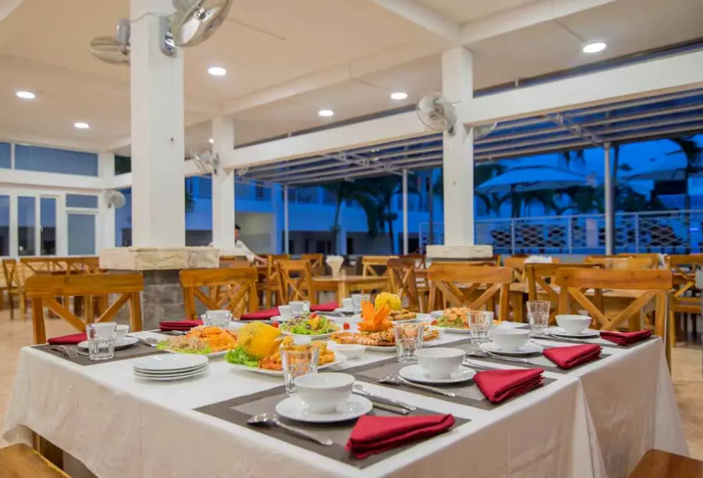 Restauracja i jedzenie w hotelu Palma Resort