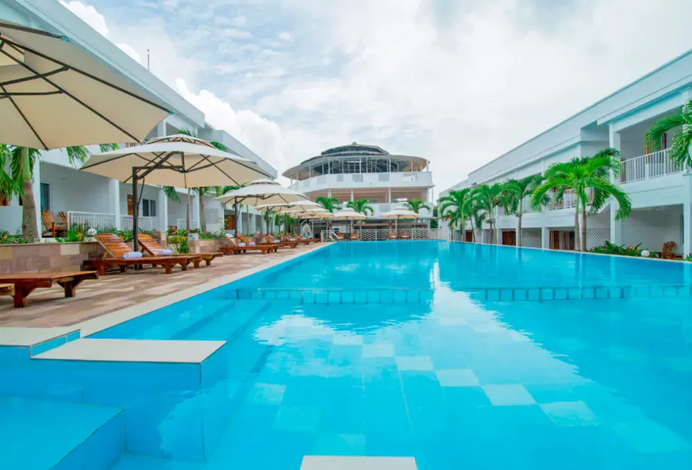 Basen w hotelu Palma Resort