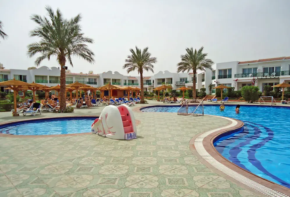 Basen w hotelu Panorama Naama Heights