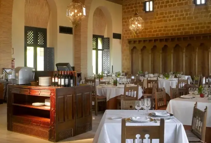 Restauracja i jedzenie w hotelu Parador de Carmona