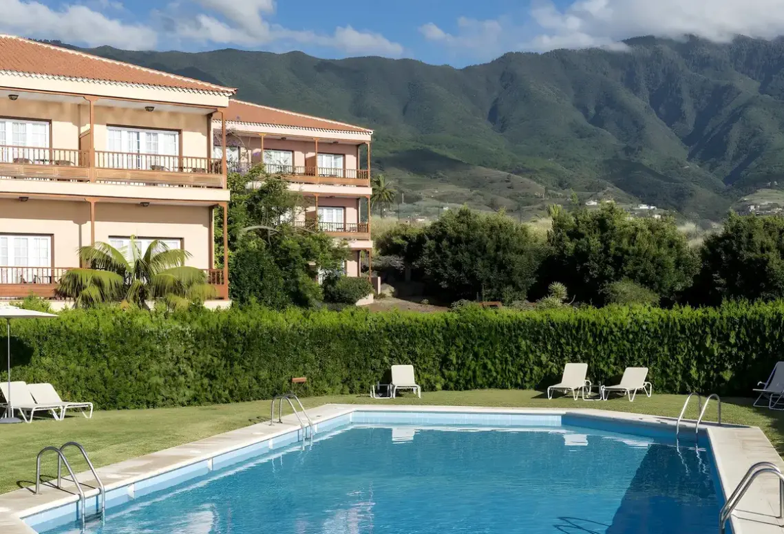 Basen w hotelu Parador La Palma