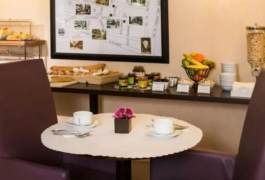 Restauracja i jedzenie w hotelu Pax Opera