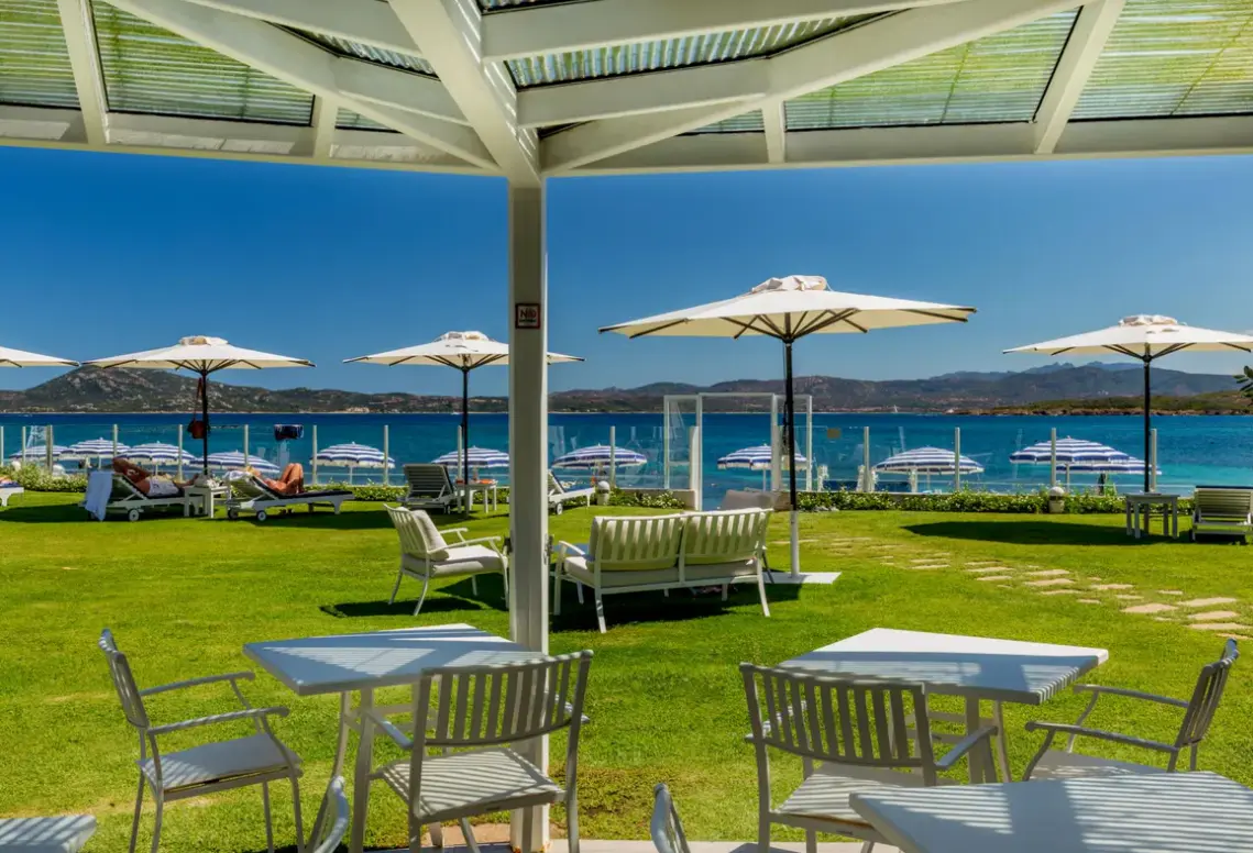 Plaża przy hotelu Pelican Beach