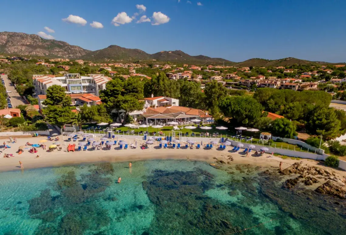 Plaża przy hotelu Pelican Beach