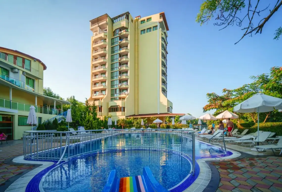 Basen w hotelu Perla Sun