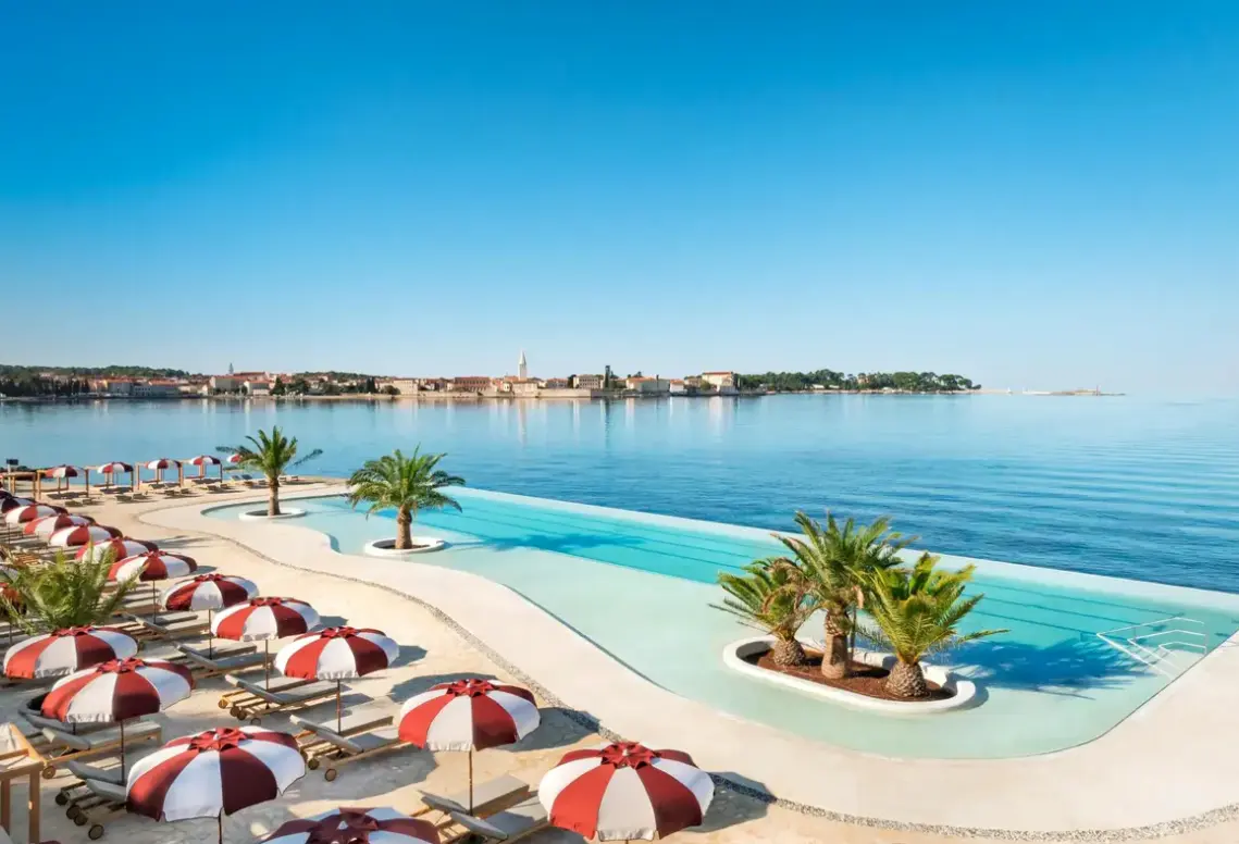 Basen w hotelu Pical Suites Valamar Collection