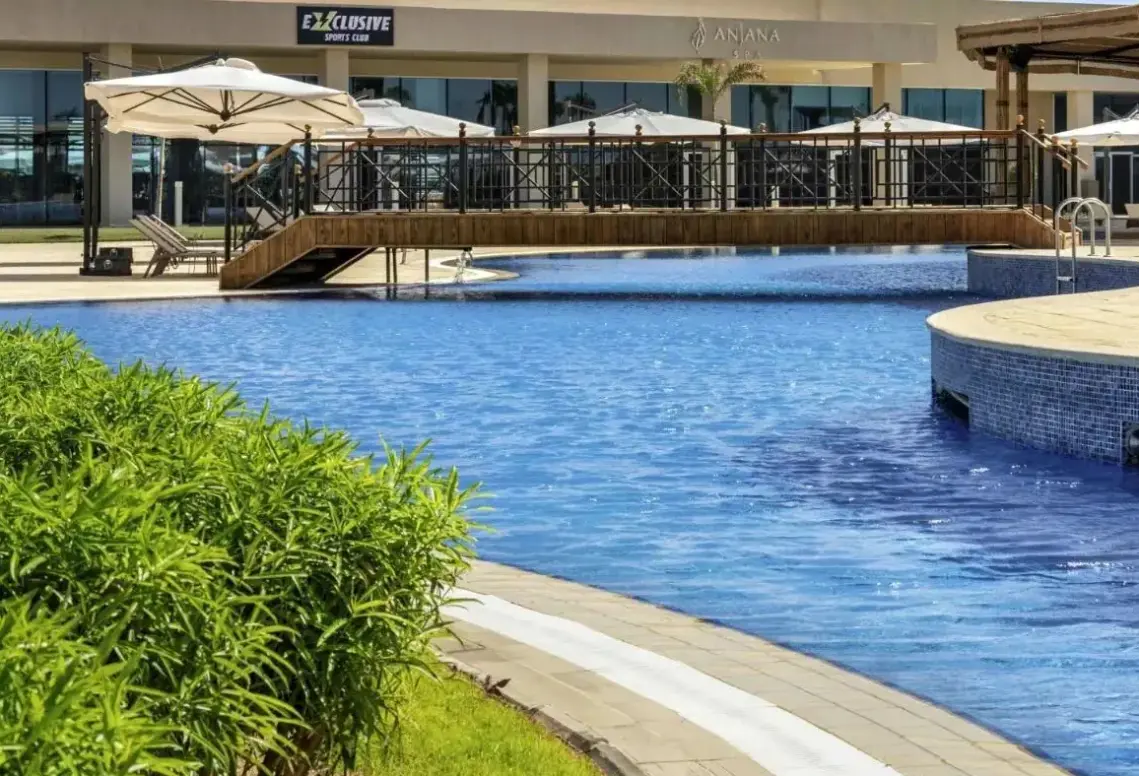 Basen w hotelu Pickalbatros Luxury Suites