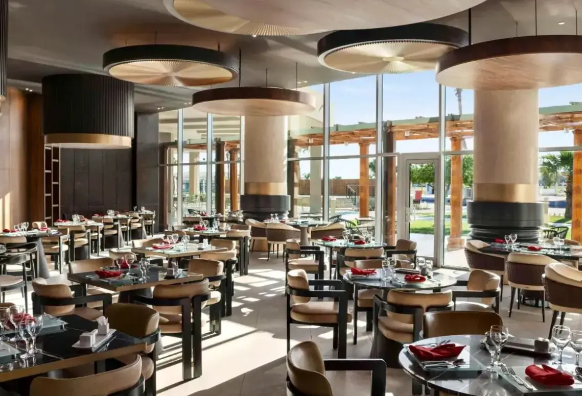 Restauracja i jedzenie w hotelu Pickalbatros Luxury Suites