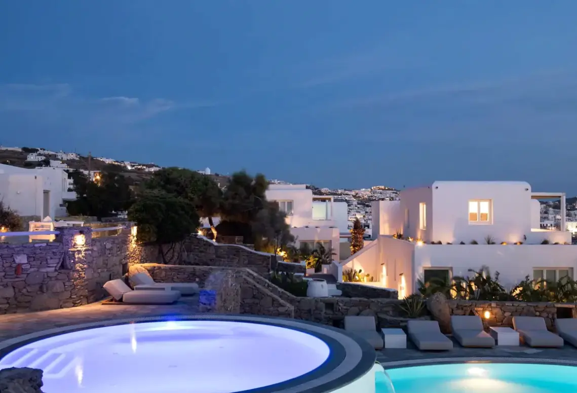 Basen w hotelu Porto Mykonos