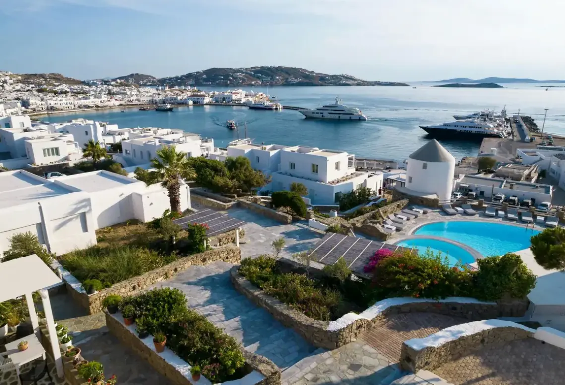 Basen w hotelu Porto Mykonos